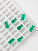 1.5 mL gummivorm beer - 296 holtes - productaanzicht, met smaragdgroene gummies