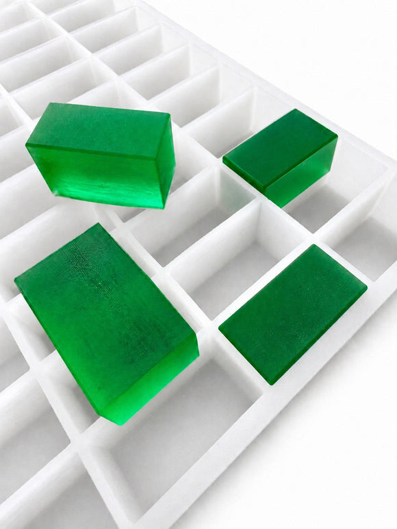20 mL gummivorm rechthoek - 119 holtes - productaanzicht, op witte achtergrond, met smaragdgroene gummies