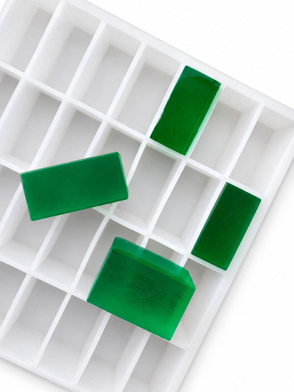 20 mL gummivorm rechthoek - 119 holtes - schuin aanzicht, met smaragdgroene gummies, doorschijnend