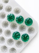 3.1 mL blad-gummivorm, 185 holtes — schuin aanzicht met smaragdgroene gummies