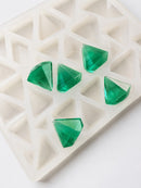 3.5 mL gummivorm diamant - 173 holtes - schuin aanzicht, met smaragdgroene gummies, doorschijnend