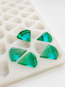 3.5 mL gummivorm diamant - 173 holtes - schuine close-up, met smaragdgroene gummies
