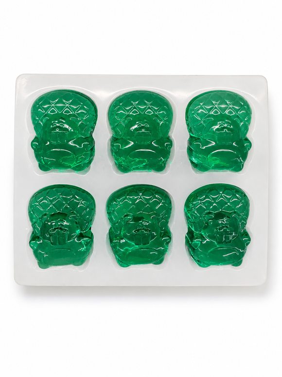 Aangepaste siliconen gummivormen - productaanzicht, op witte achtergrond, met smaragdgroene gummies, bever, zes gummies